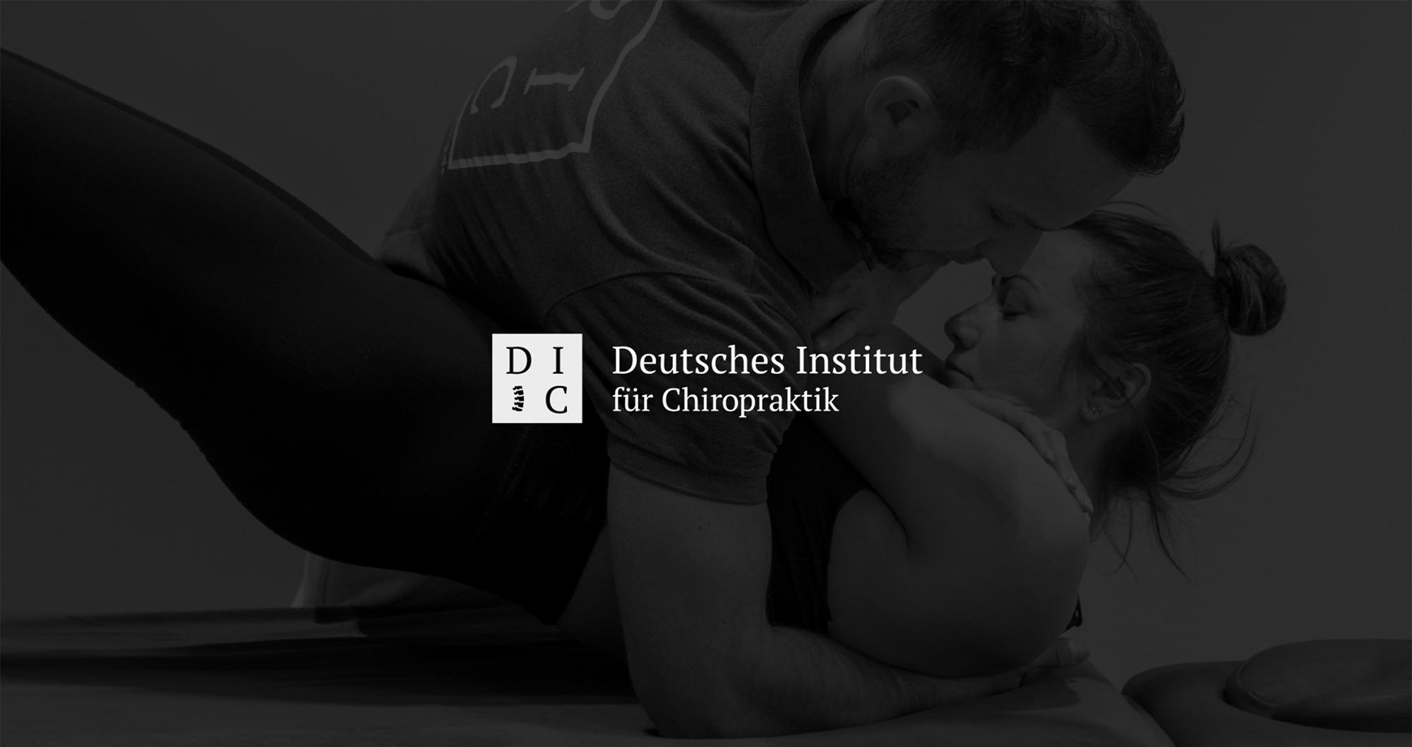 Deutsches Institut für Chiropraktik Logo auf Fotografie